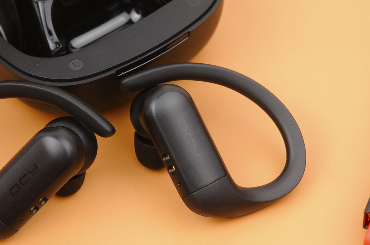 qcy t6:运动挂耳式,佩戴稳如"泰山"