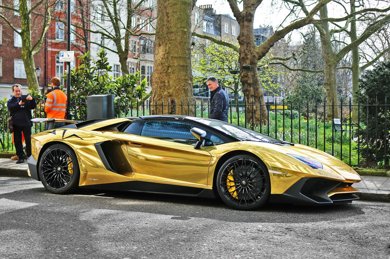 电镀黄金牛兰博基尼aventador lp750-4 superveloce roadster