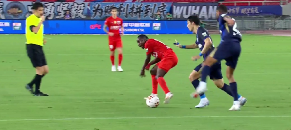 3-2！上海海港绝境大逆转，9分钟进3球，球迷：武汉队员集体梦游|三镇|武汉三镇|武磊|比赛|中超_新浪体育_新浪新闻