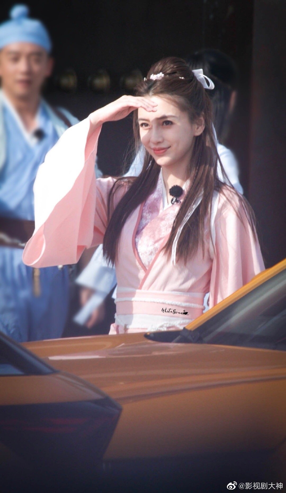 angelababy跑男最新路透来了,粉色古装造型,俏皮又温柔!