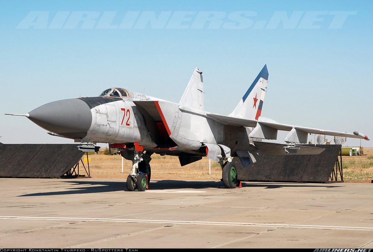 这米格-25分米格-25r(侦察型)和米格-25p(截击型)两种