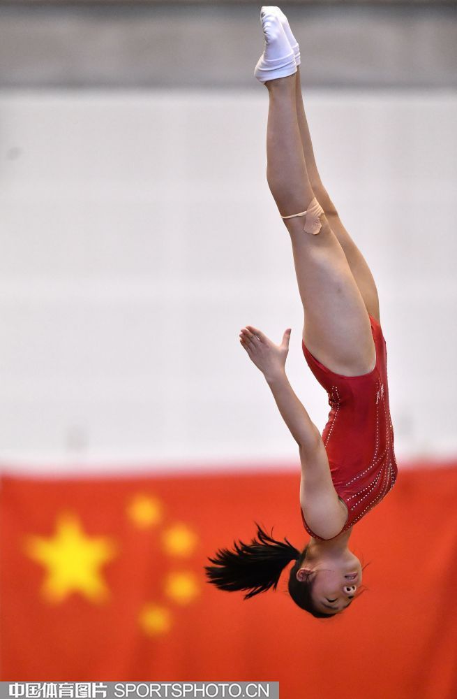 图集国家蹦床队举行2022年首次队内测验赛奥运冠军朱雪莹出战