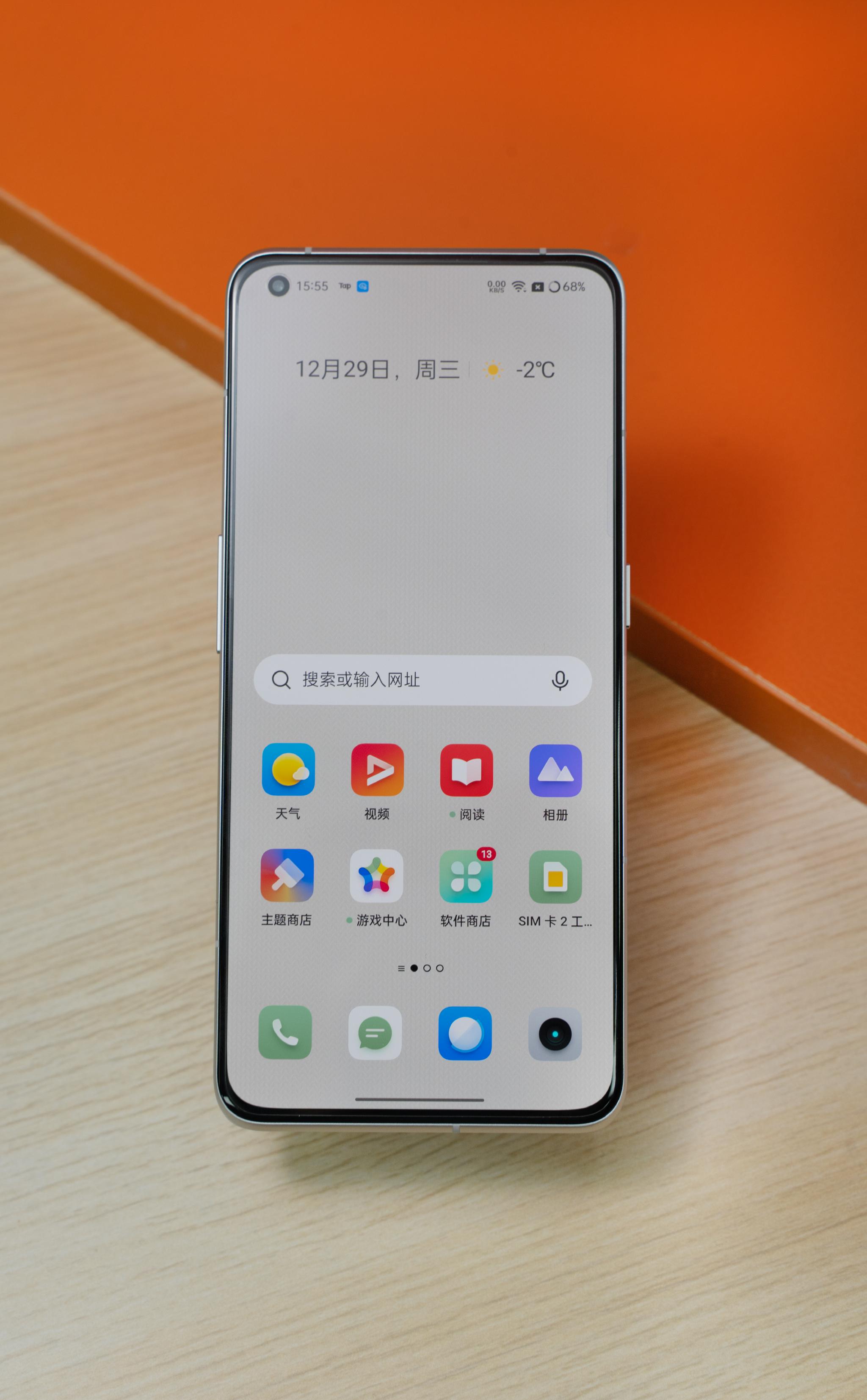 真我gt2pro开箱图赏这机器给人最直接的感受就是精致