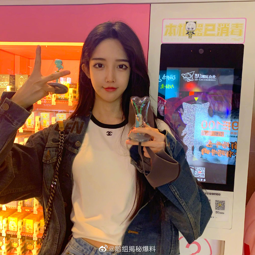 网红艾比abbily称自己明年要去参加男团选秀,每个人