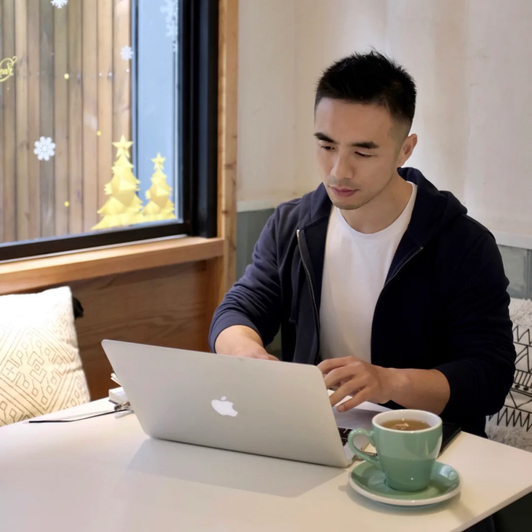 短发成熟帅哥. 太性感了,肌肉果然是男人最好的衣服