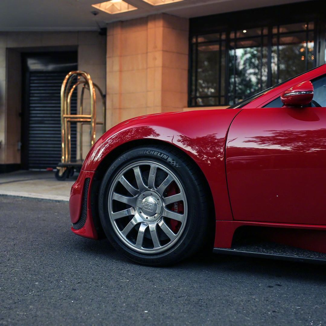 红色布加迪bugatti veyron