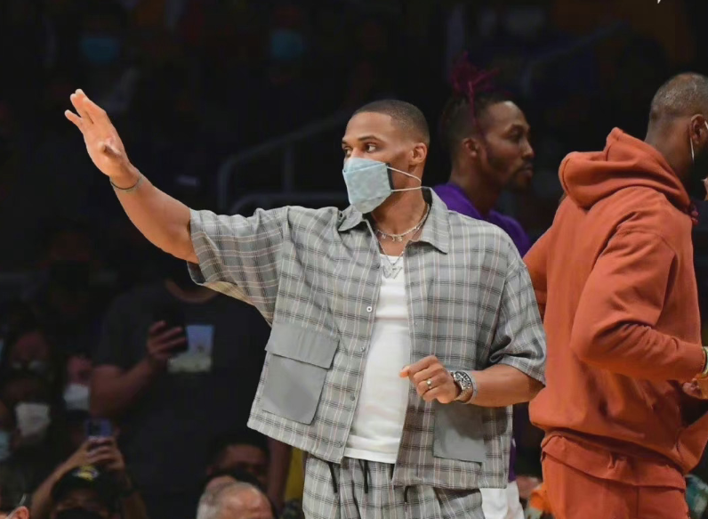 3年3200万美元,成为湖人牺牲品!老詹想带队夺冠,还要送走一人休闲区蓝鸢梦想 - Www.slyday.coM 3年3200万美元,成为湖人牺牲品!老詹想带队夺冠,还要送走一人休闲区蓝鸢梦想 - Www.slyday.coM