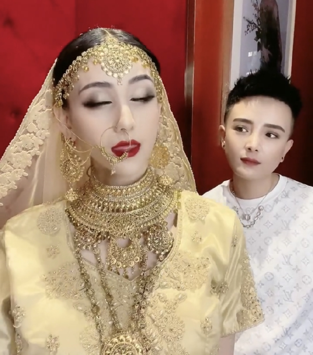 女网红努尔自曝与女友分手!