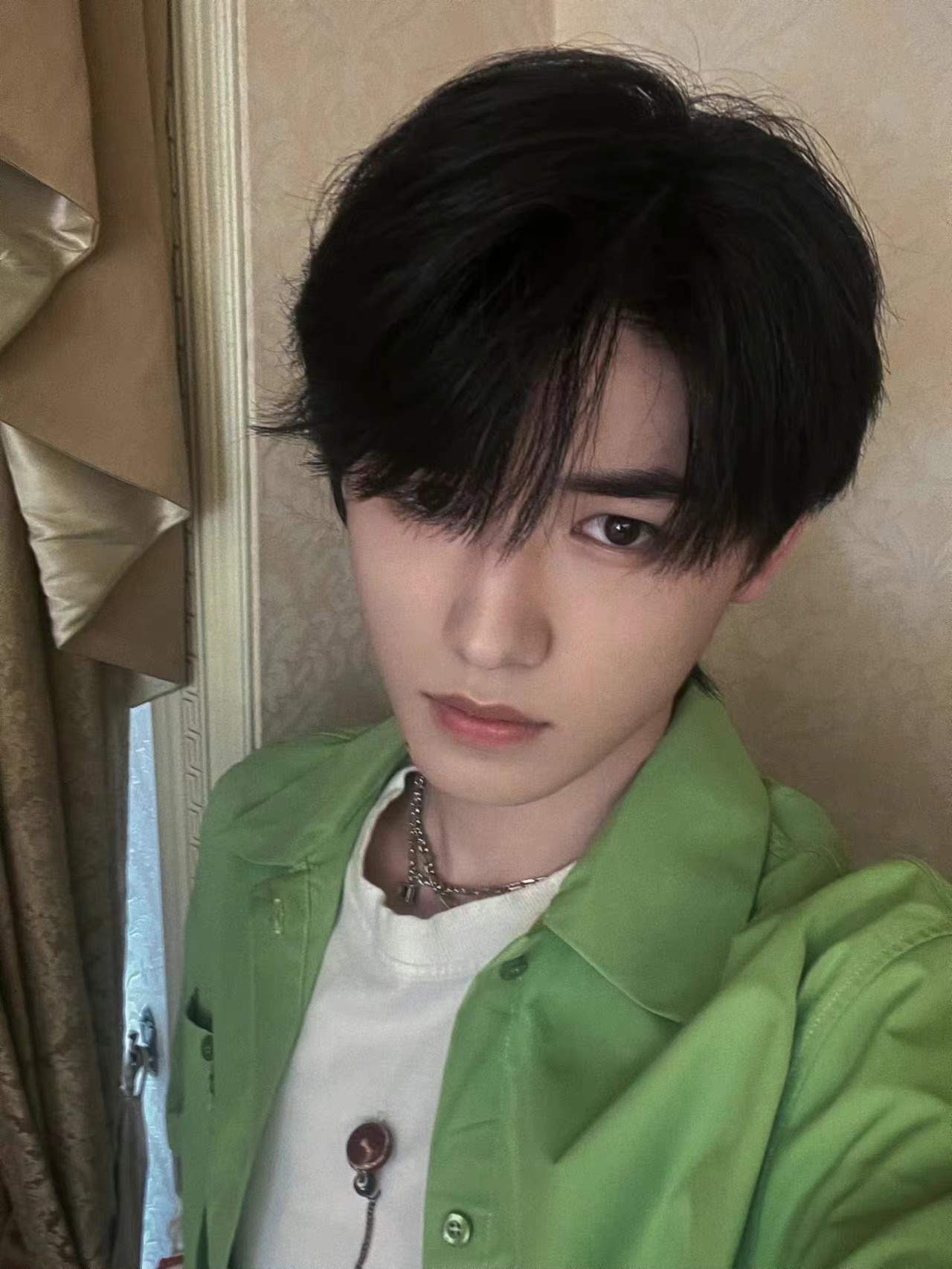 分享一组从小帅到大的宋亚轩 原生态帅哥yyds__财经头条