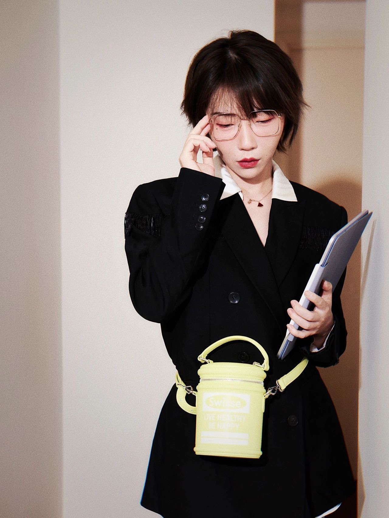 刘恋教你把握时尚命脉搭配天蓝丝袜