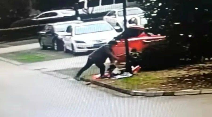 误将2万现金当成“垃圾”丢掉，警民同心寻找“粗心”失主休闲区蓝鸢梦想 - Www.slyday.coM