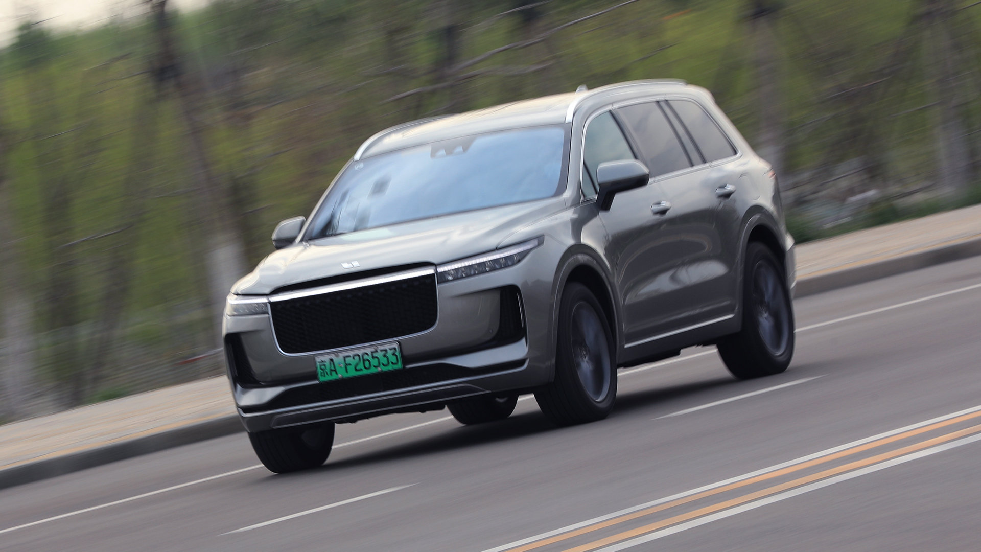 试驾2020款理想one:续航800km的"增程式"靠谱吗?32.8万值不值