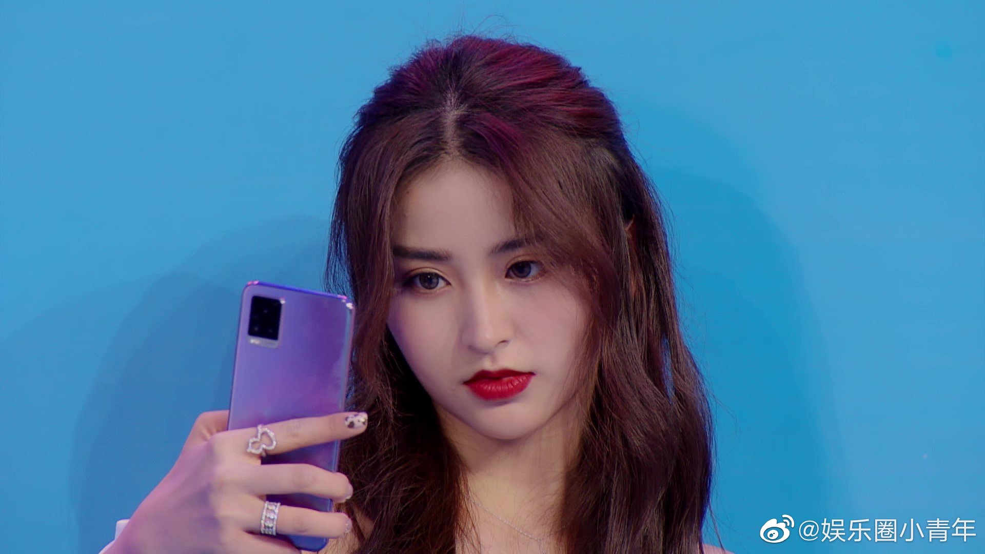 美女自拍谁不爱呢不得不说小金今天在vivo的发布会上的颜值好美