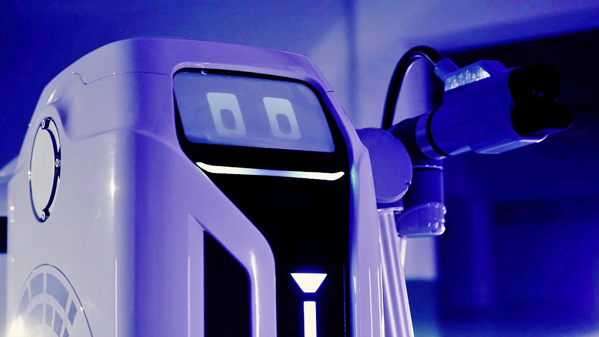 大众将推移动充电机器人,电动汽车也有共享充电宝了?-新浪汽车