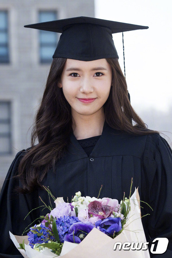 2015年,林允儿东国大学拍摄毕业照._高清图集_新浪网