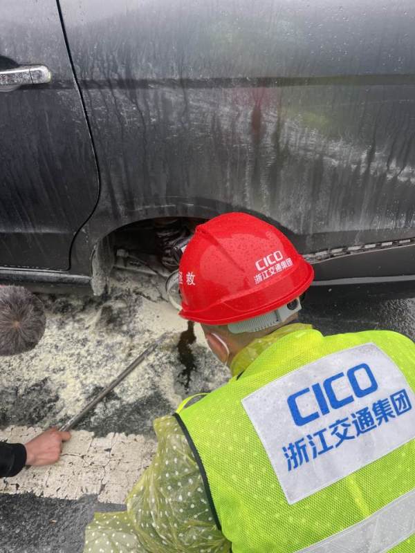 塞了满车父母准备的美食回去打工，没想到车辆轮毂起火了休闲区蓝鸢梦想 - Www.slyday.coM