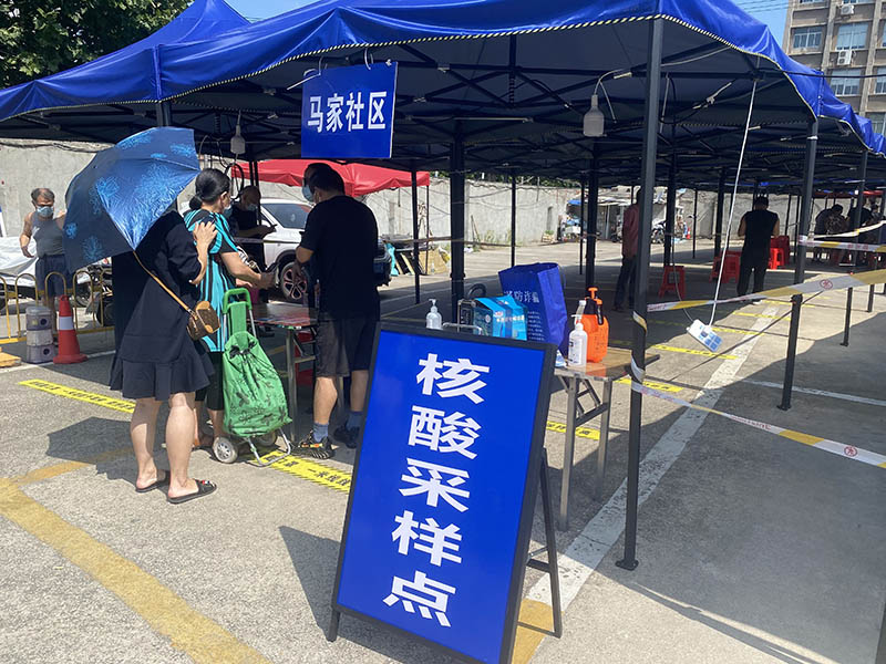 直击烈日下的武汉全员核酸检测现场
