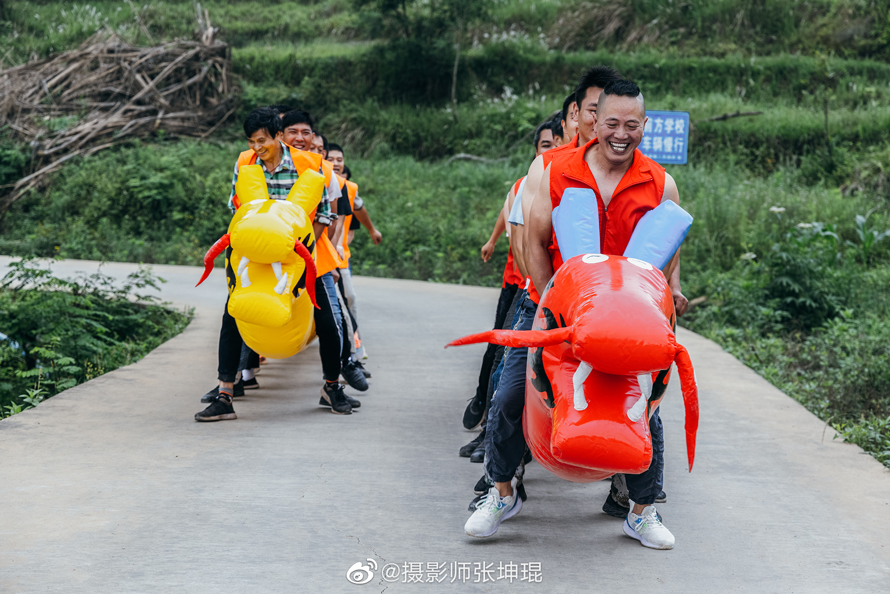 丰都董家镇旱地赛龙舟,体验不一样的端午节__财经头条