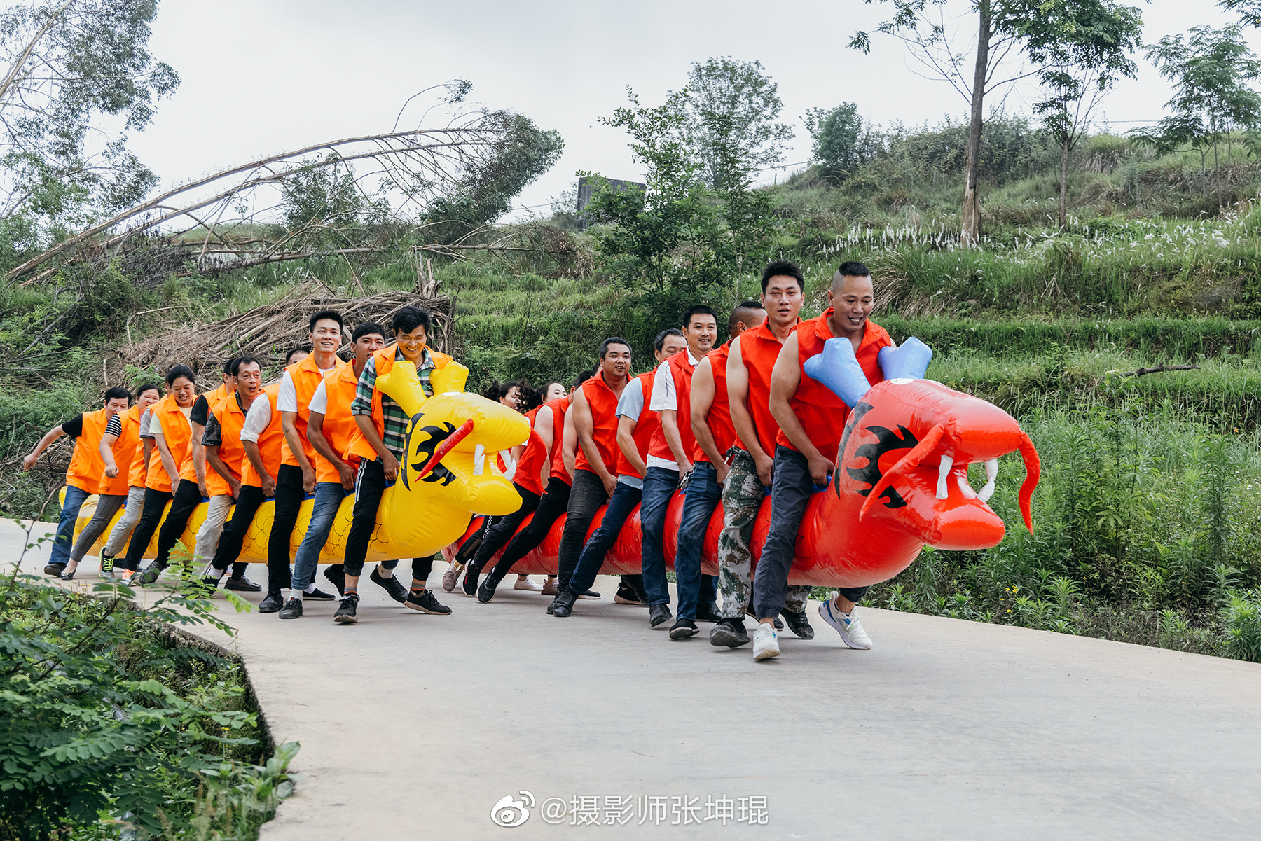 丰都董家镇旱地赛龙舟,体验不一样的端午节__财经头条