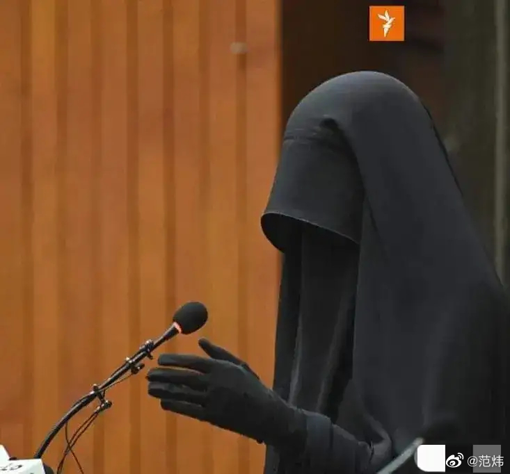 塔利班召开妇女大会来看看新式罩袍感觉
