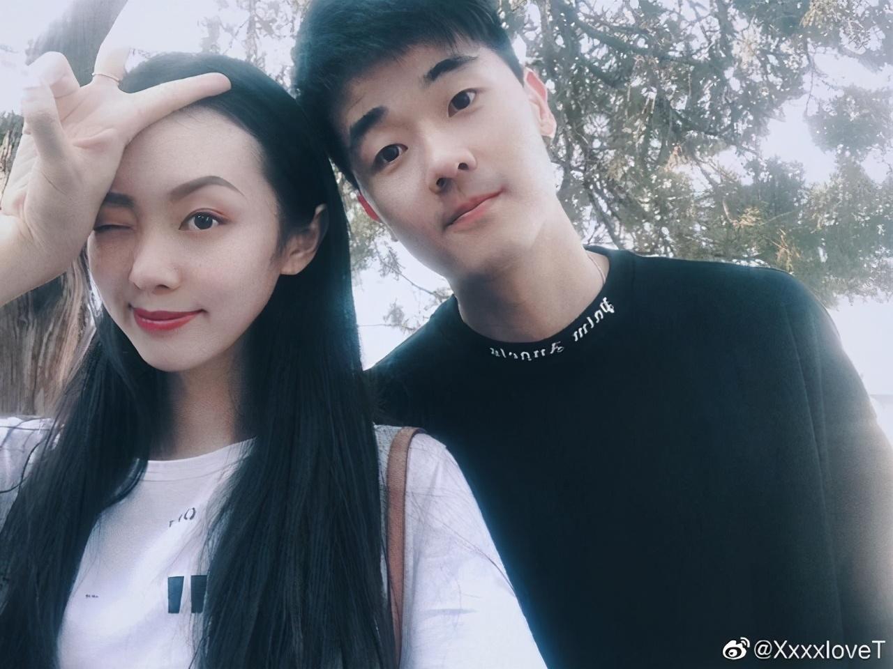 不久前,樊响接受了相恋多年的男友,前男排国手唐川航的求婚,两人即将