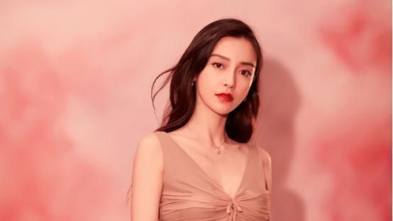 杨颖迈入“贵妇圈”,合照只能靠边排,现实版本的《三十而已》休闲区蓝鸢梦想 - Www.slyday.coM 杨颖迈入“贵妇圈”,合照只能靠边排,现实版本的《三十而已》休闲区蓝鸢梦想 - Www.slyday.coM