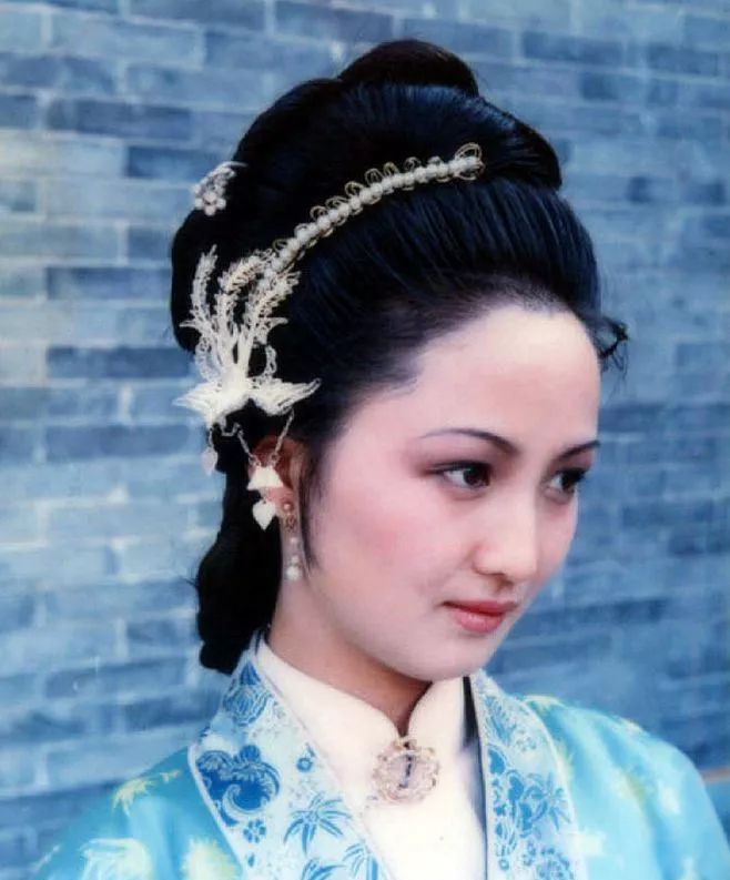 在夹缝中艰难存活,她才是贾府底层生存能力最强的那位|平儿|凤姐|贾琏