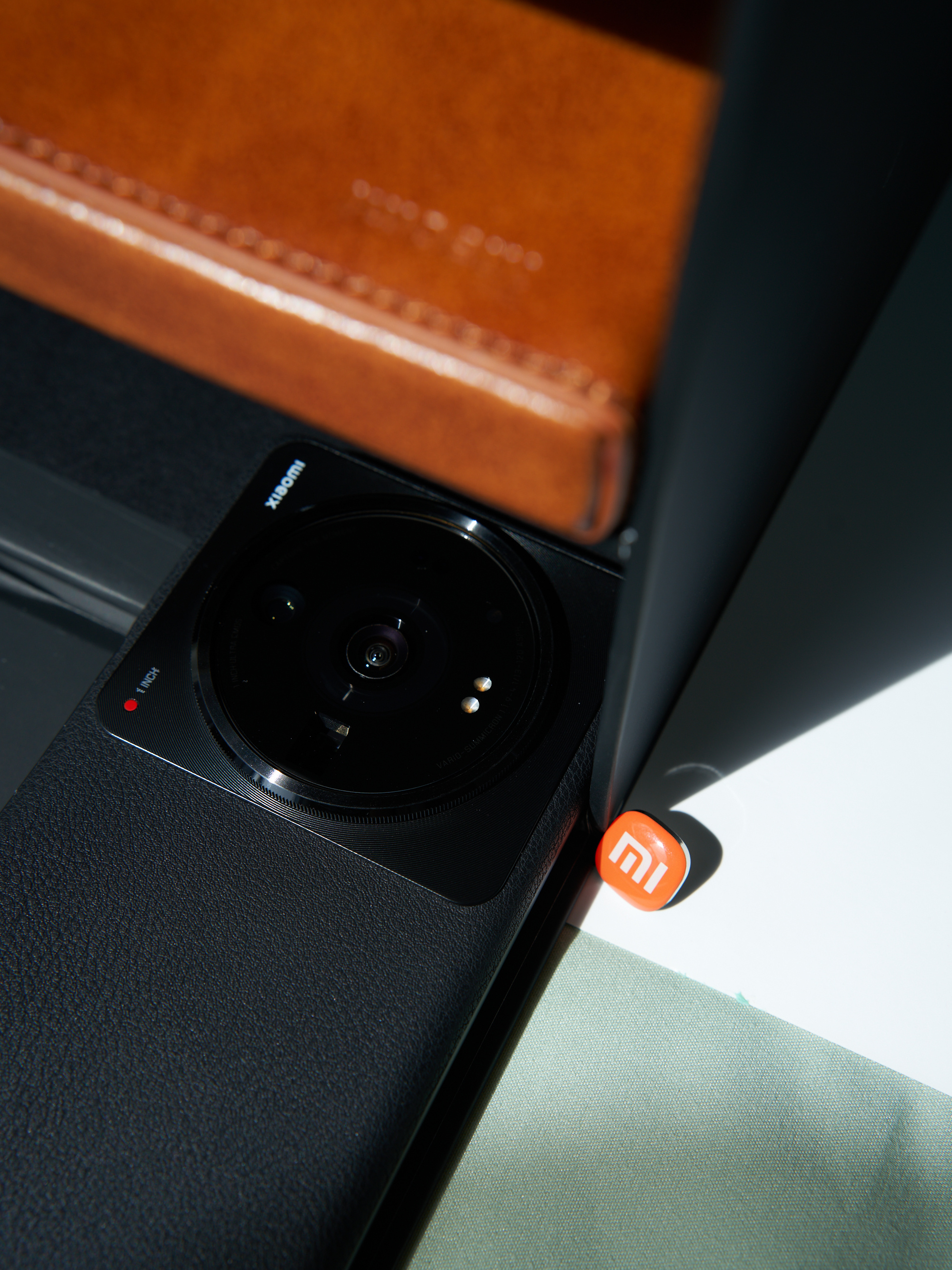 小米MIXFold3曝光：将配备潜望镜长焦镜头+屏下摄像全面屏 - 知乎