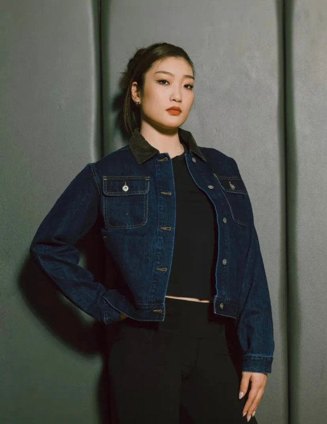 李梦社媒更新美照!询问球迷有没有想自己,中国女篮扛把子太美了|李梦|中国女篮|球迷_新浪新闻