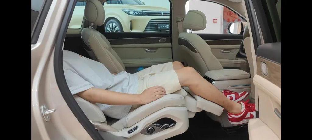 问界m7零重力座椅,撑得起余承东的百万豪华舒适?__财经头条