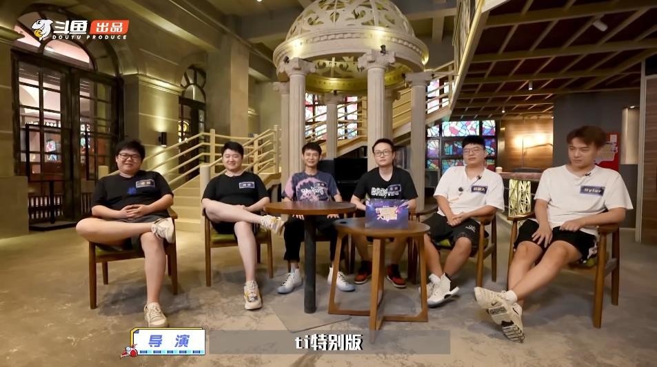 斗鱼Ti10版密室逃脱上映，老陈被吓到全程尖叫，像个200斤的孩子休闲区蓝鸢梦想 - Www.slyday.coM