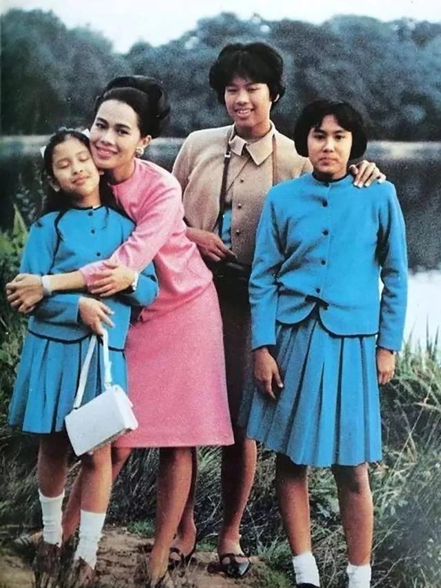 鳄鱼皮手提包比水桶大瘦身后美出新高度|朱拉蓬|公主|血友病_新浪新闻