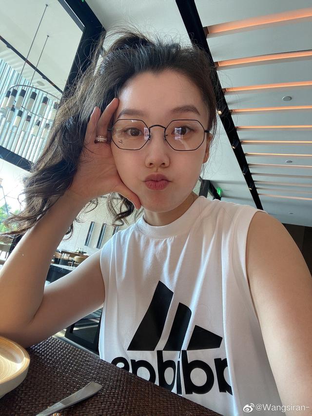 王斯然产后两月就敢穿露脐装惹人羡慕的何止是拥有神仙老公gai