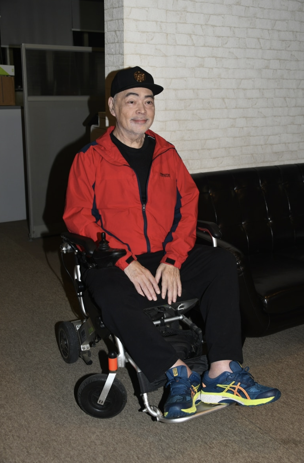 63岁歌手张伟文暴瘦仅剩81斤无人照顾租住养老院晚景略显凄凉