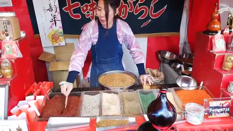 日本料理 女贩叫卖的功夫是一绝啊 嘴巴不累吗
