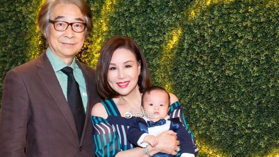 文雪儿为外孙举办百日宴 三代同堂拍下开心全家福|文雪儿|外孙|百日宴_新浪新闻