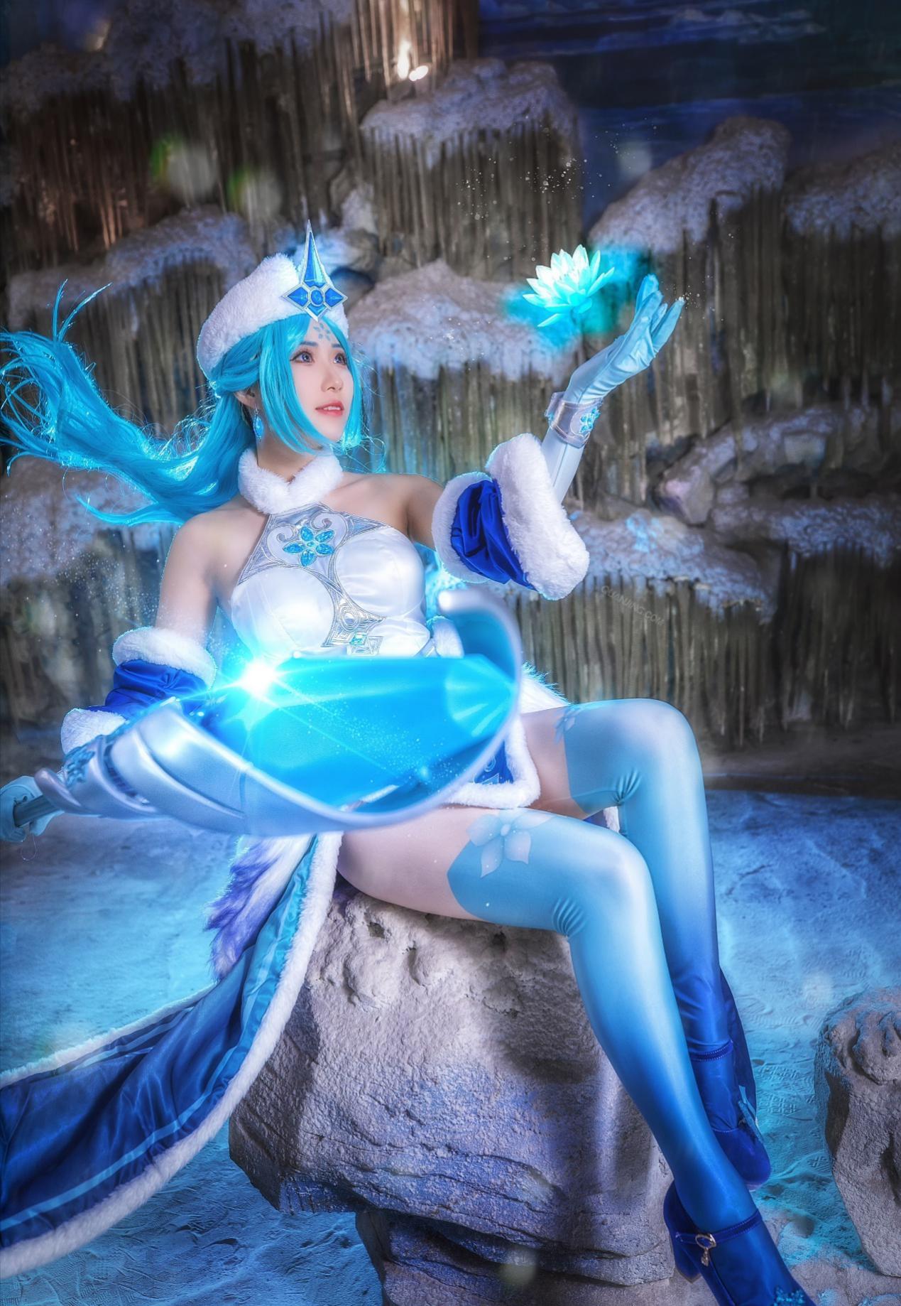 acg最靓cos第43期:小姐姐神还原王昭君,冰雪之美令人目不转睛