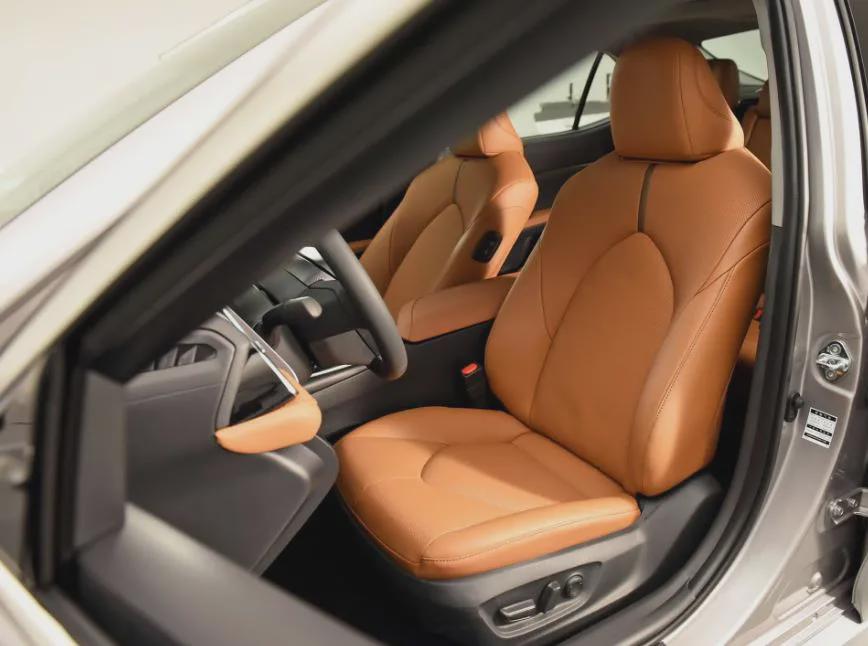 外观内饰双升级全新丰田凯美瑞上市前脸更像亚洲龙