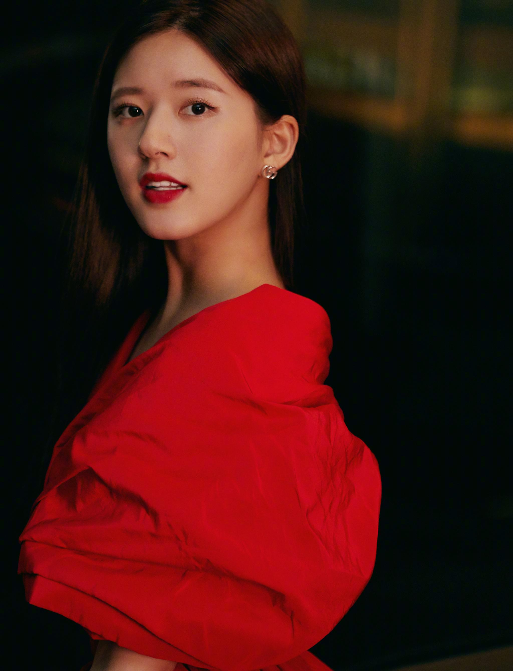 赵露思今日份营业,穿上花苞红裙