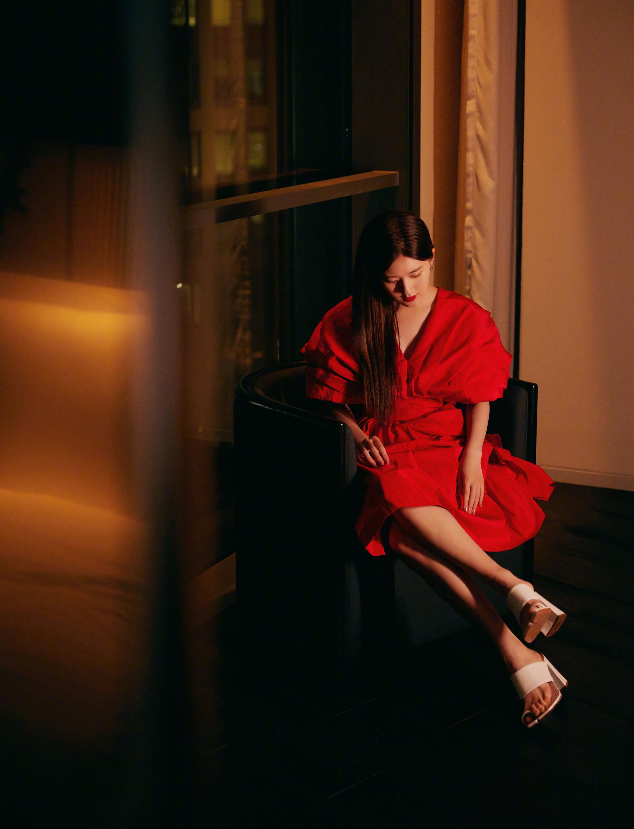 赵露思今日份营业,穿上花苞红裙