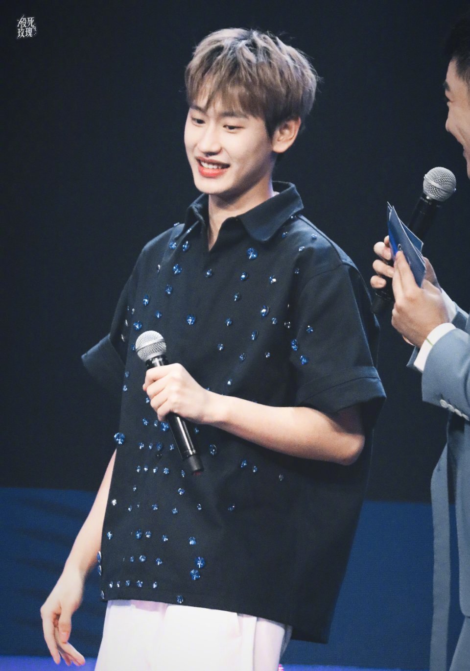 ak刘彰对粉丝说我是绝对不会轻易被击倒的