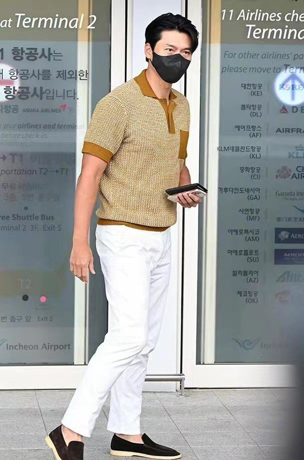 以往他的衣品其实很出彩,加上身材的完美和身高的高挑,让玄彬几乎可以