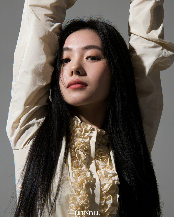 刘浩存精品购物指南4月刊封面