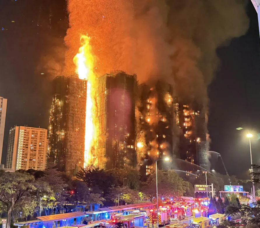 香港五级大火已致13死,殉职消防员年仅37岁