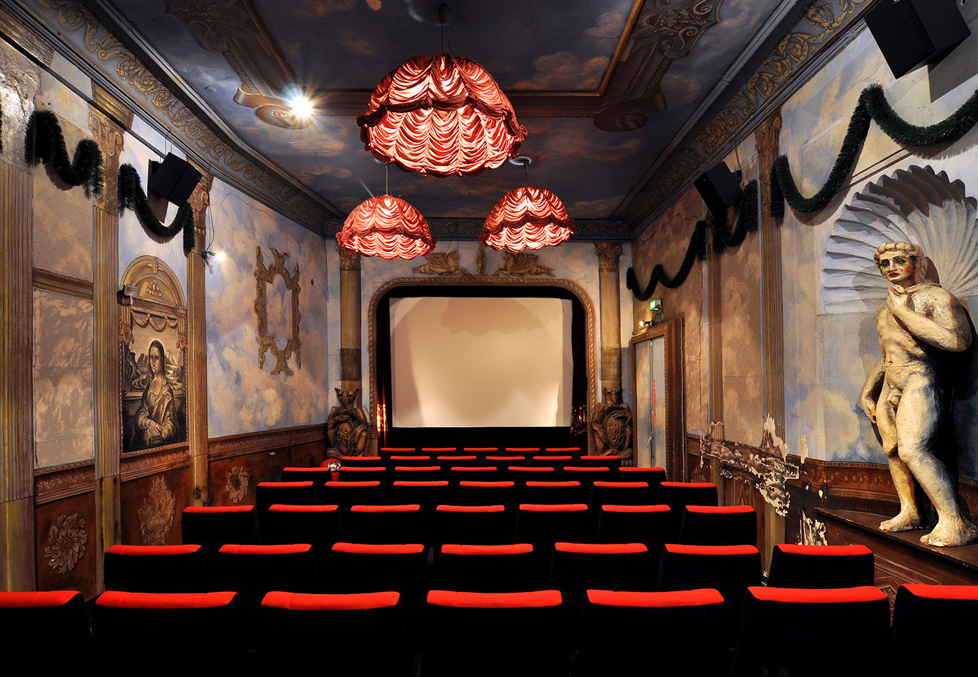 因为欣赏杉本博司和坎迪达·霍费尔的审美和作品风格