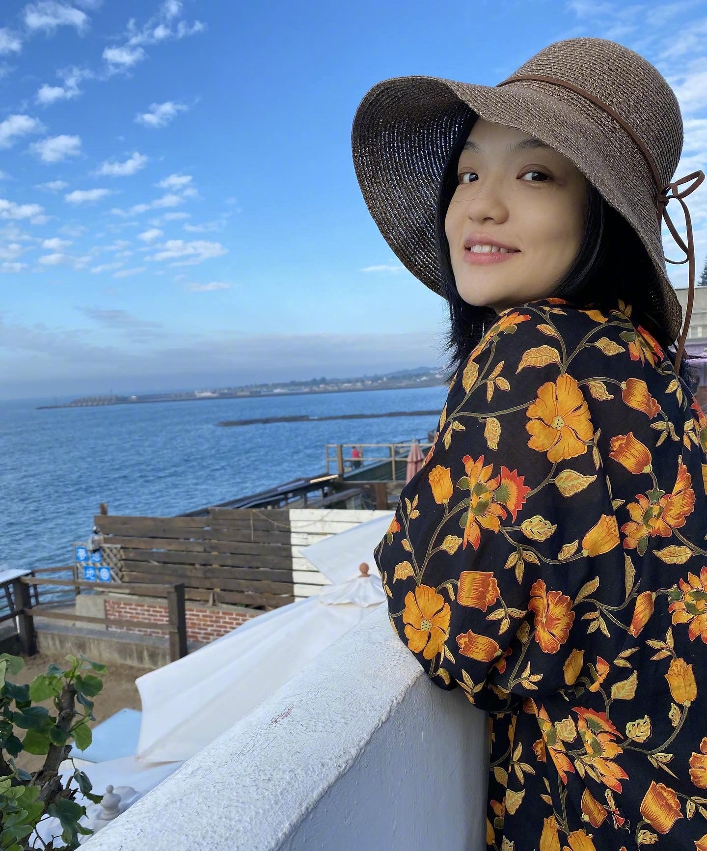 徐佳莹官宣生子喜讯3天前还挺孕肚聚会拍搞怪照元气满满