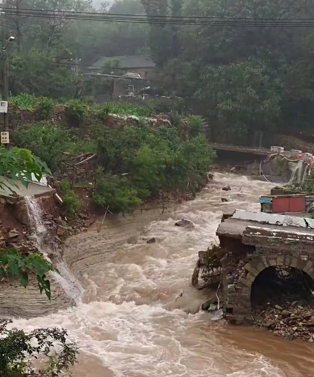淇县水库惊魂一夜|泄洪_新浪新闻