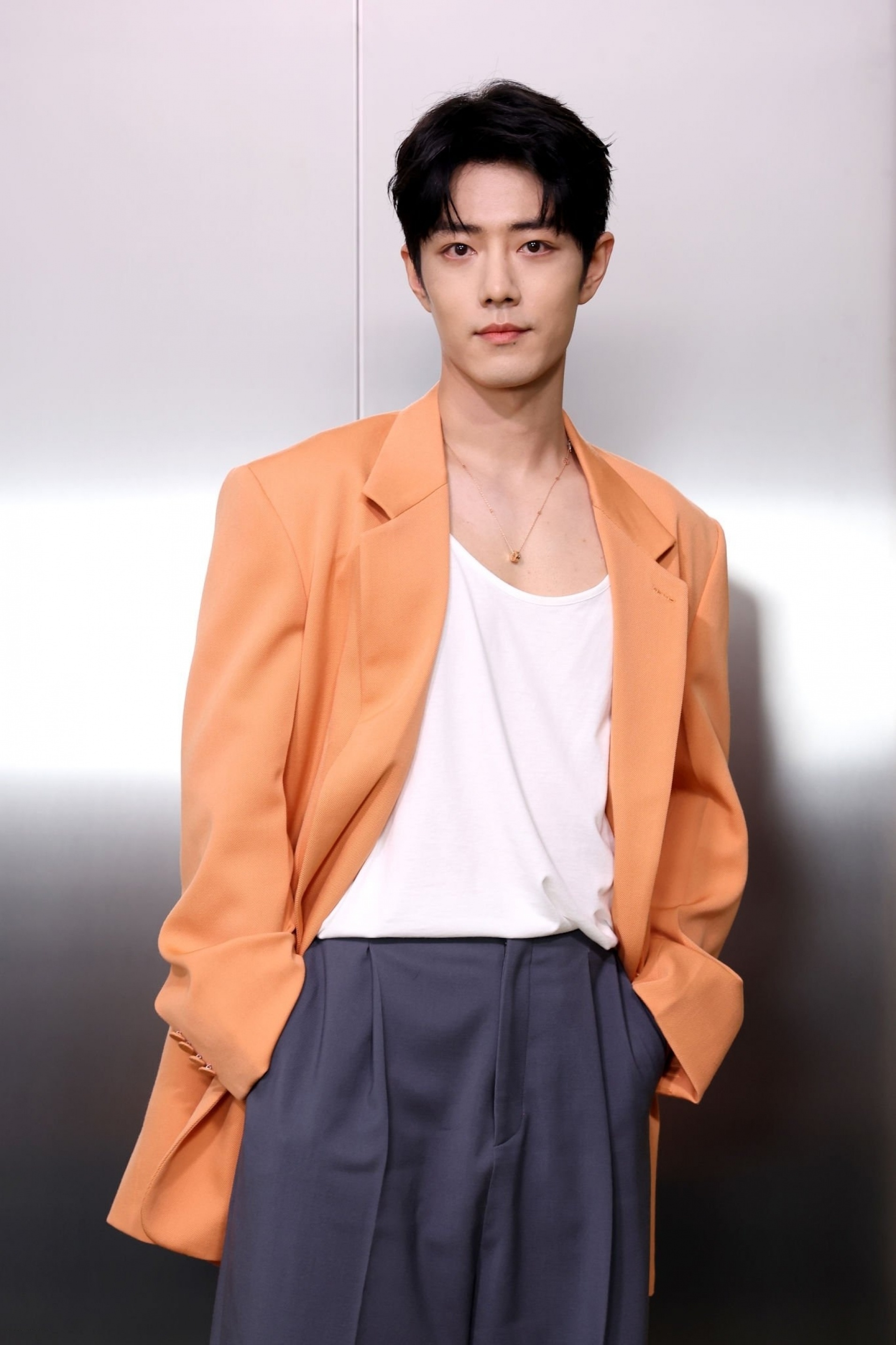 肖战秋冬女装观秀造型,hold住了吗?