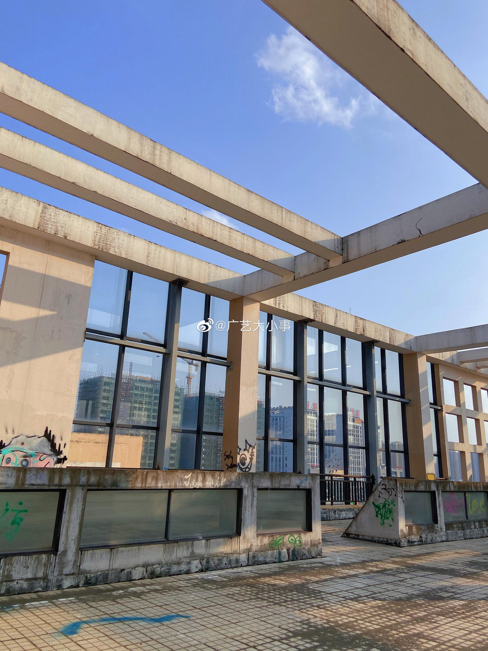 造型艺术学院的"涂鸦天台",你们打卡了吗?_高清图集_新浪网