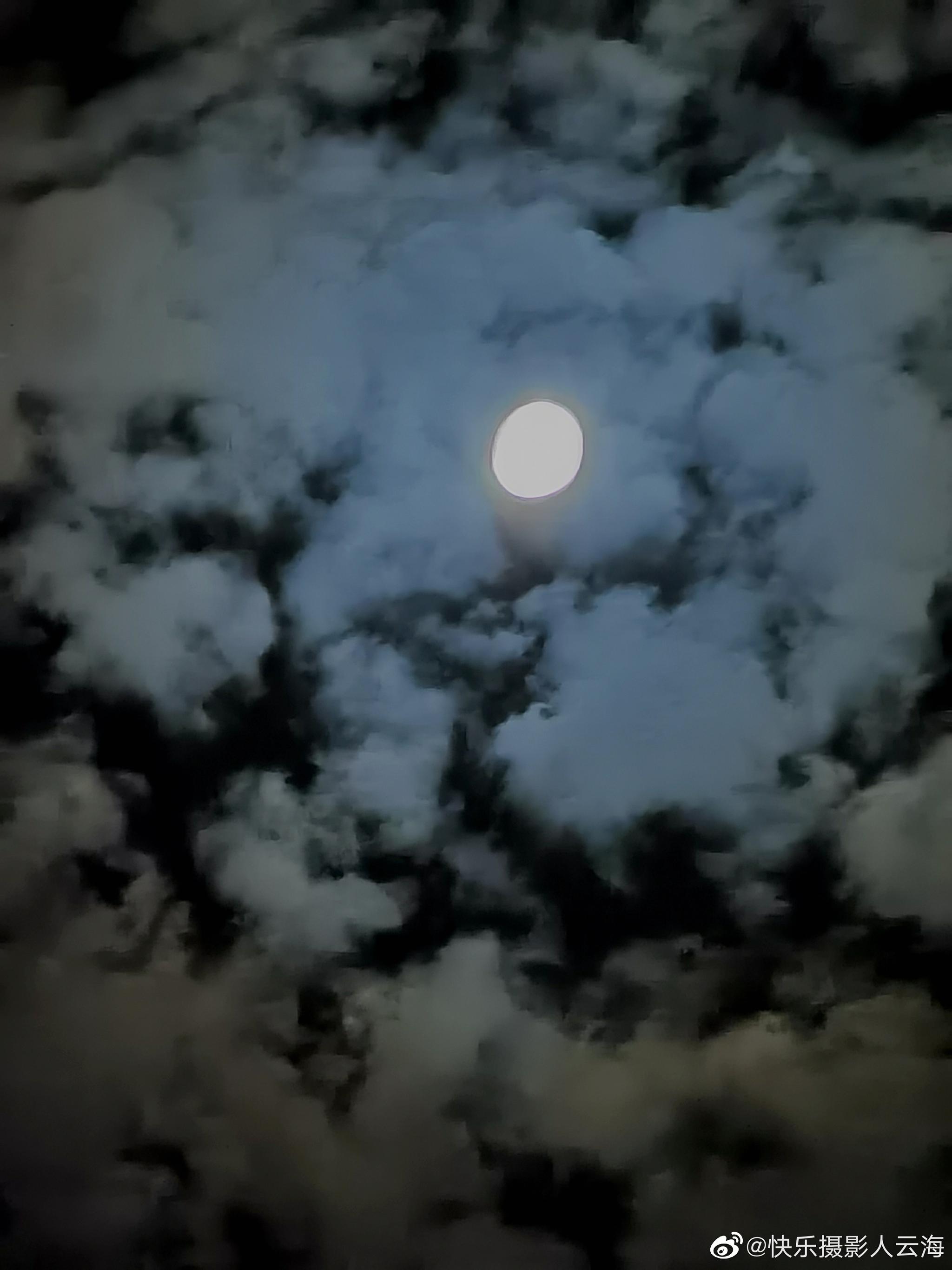 云和月.